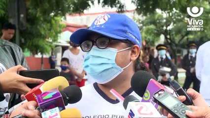 Con el sonar de redobles y tambores estudiantes de Managua celebran a la patria