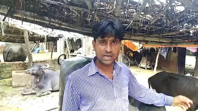 पीड़ित ने लगाया ग्राम प्रधान पर रुपये लेकर आवास ना देने का आरोप