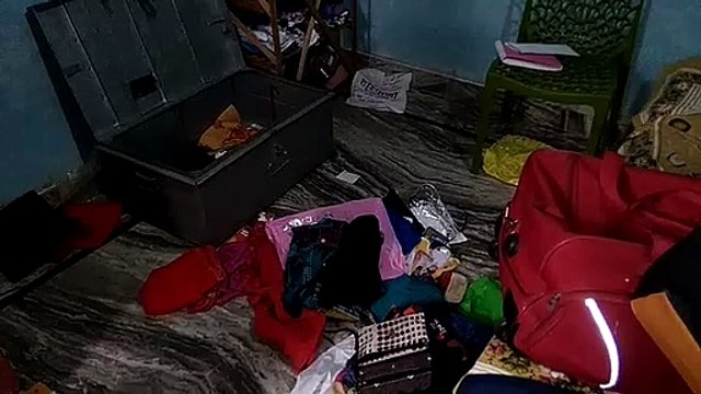 चोरों ने 3,0000 की नकदी समेत सोना चांदी के आभूषण की चोरी की