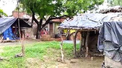 प्रधानमंत्री आवास योजना की राह तक रहे ग्रामीण