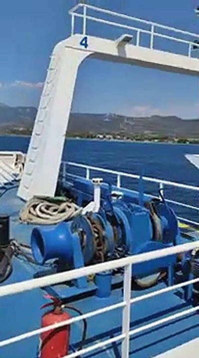 Un ferry vient en aide à une fillette à la dérive sur une bouée
