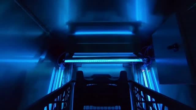 Los supermercados belgas esterilizan sus carritos con luz ultravioleta