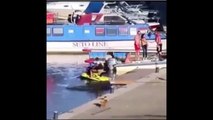 Le moteur du jetski explose et fait décoller son pilote