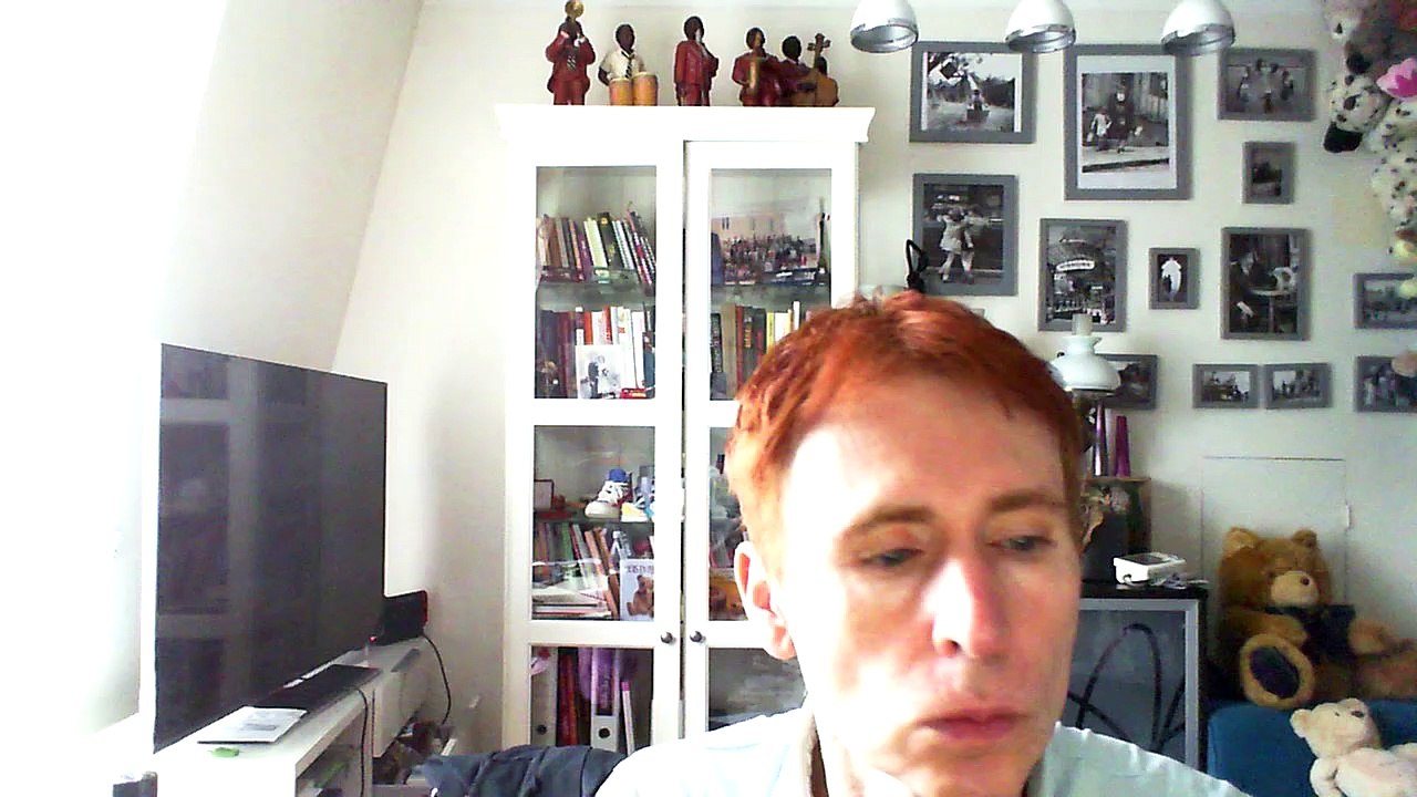 Wiwi égratigne "une voix me dit fais le"