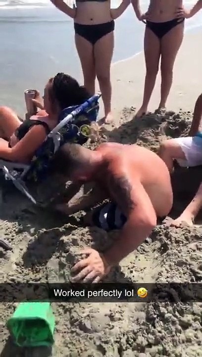 La blague qu'il fait à sa mère sur la plage est mythique