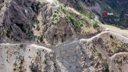 Çukurca'da yol yapım çalışması
