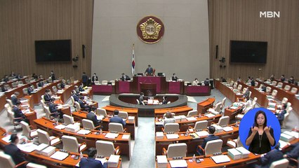 "사람이 있어야 질의를 하지"…국회, 코로나19로 '반쪽' 진행