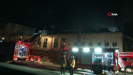 Esenyurt’ta plastik ham madde imalatı yapan fabrikada yangın çıktı