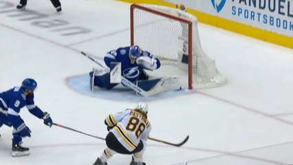 Andrei Vasilevskiy robs David Pastrnak with his helmet