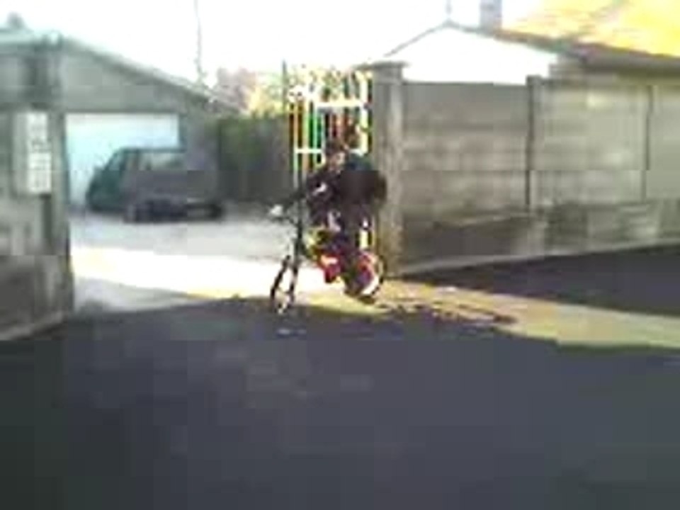 moi en train de fere du velo
