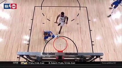 Marcus Morris marche sur le pied de Luka Doncic