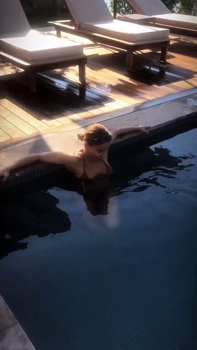 Irmak Ünal Havuz Videosuyla Dikkatleri Üzerine Çekti!