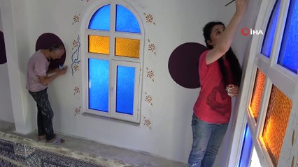 Nakkaş karı-koca, camileri nakşediyor