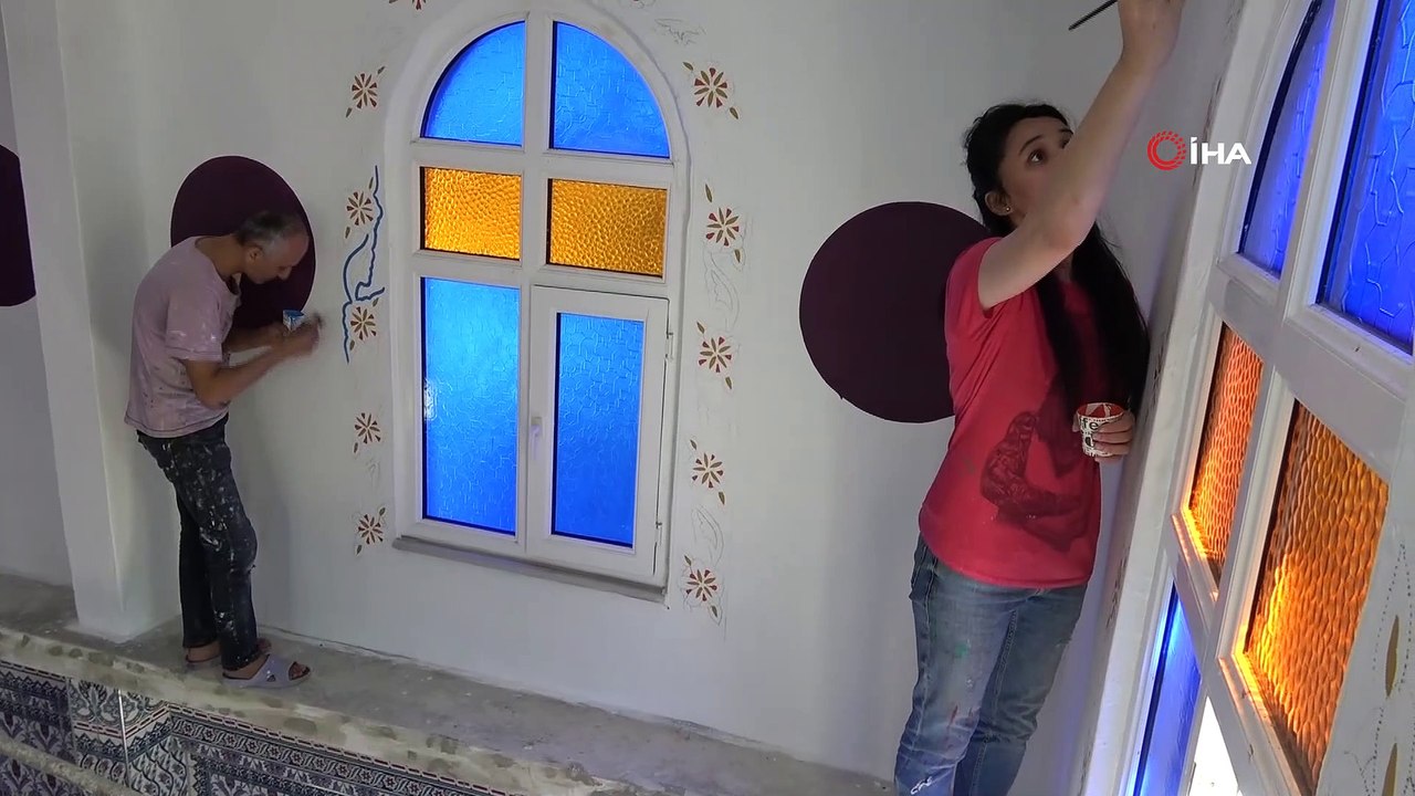 Nakkaş karı-koca, camileri nakşediyor