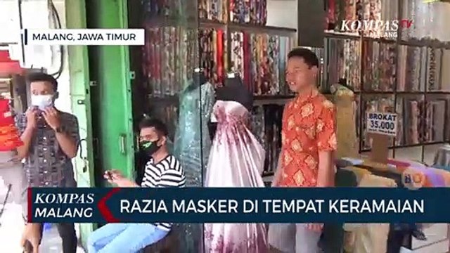 Tidak Pakai Masker, Pelanggar Dihukum Menyapu Jalan