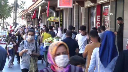 Korona virüsün tırmanışta olduğu Diyarbakır’da gençler maske kuralına uymuyor