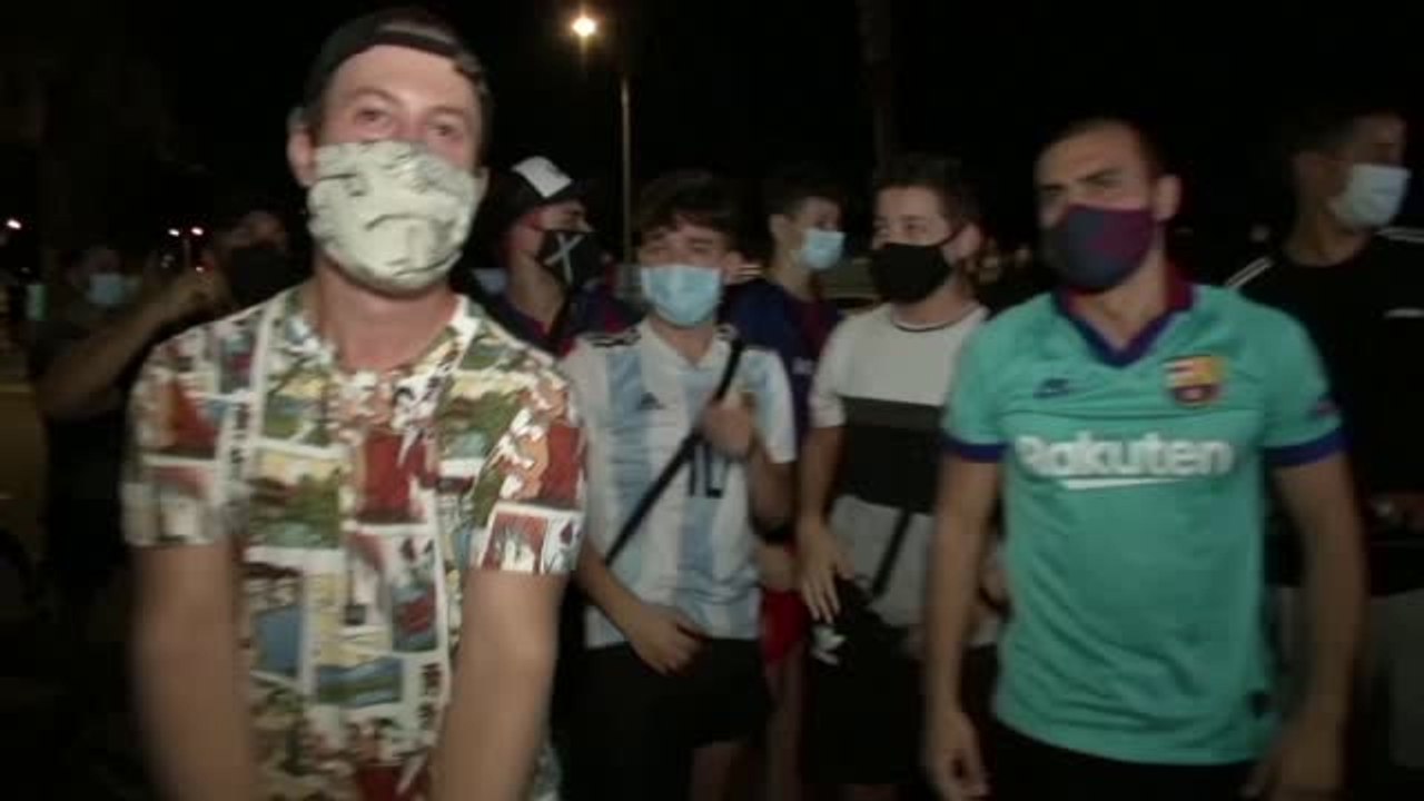 Barca fans back Messi, chant ‘Bartomeu, resign!’