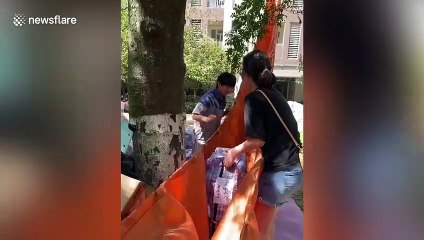 Chute set up to help university students move belongings from dorm to ground in China
