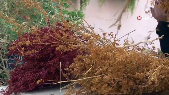 Doğadan topladığı bitkilerle gelin buketi yaptı, siparişlere yetişemez duruma geldi