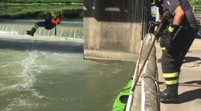 Noventa Padovana (PD) - Soccorsi canoisti bloccati nel Bacchiglione (25.08.20)