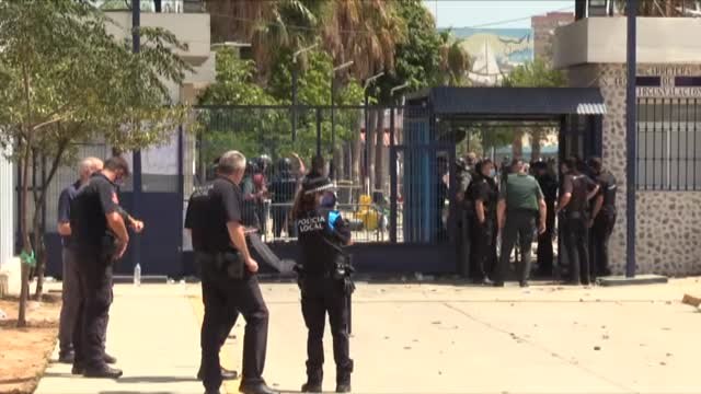 26 detenidos y nueve agentes heridos en un motín en el CETI de Melilla