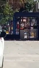 Heridos tres agentes en un intento de motín en el CETI de Melilla con diez residentes detenidos