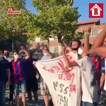 Aficionados del Barcelona protestan ante posible salida de Messi