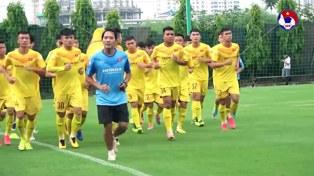 Tiền vệ Nguyễn Hữu Thắng: "Em hâm mộ anh Thanh Trung và Thành Lương" | VFF Channel