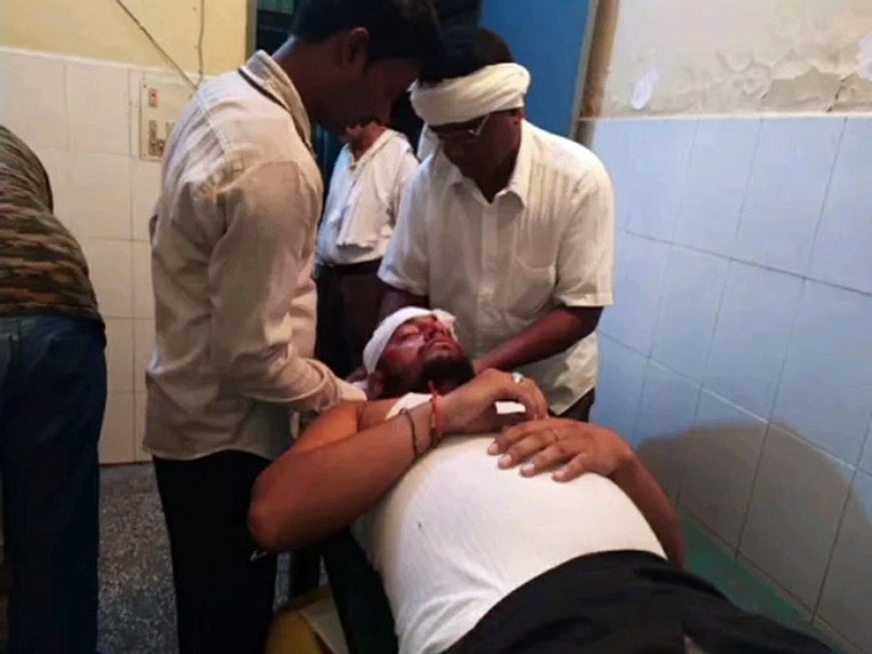 इटावा: सड़क दुर्घटना में 2 लोग हुए घायल