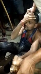 आजमगढ़: प्रेमिका से मिलने गए प्रेमी को ग्रामीणों ने जमकर पीटकर किया घायल