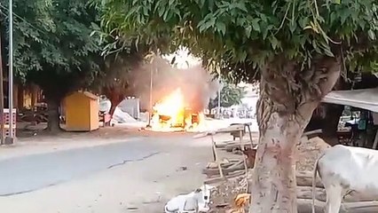 रिफलिंग के दौरान मारुति वैन में लगी भीषण