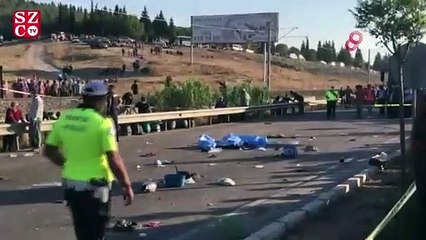 Üzüm işçilerini taşıyan traktörle transit çarpıştı: 2 ölü 9 yaralı