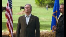 UN PLAN IRRESISTIBLE – Clip de la Película - ¿Podemos callar a las vacas?