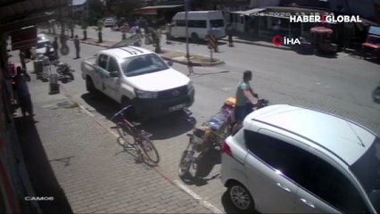 Babasını sokak ortasında bıçaklayarak öldürdü