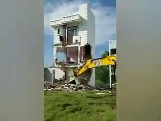 लखनऊ: माफिया मुख्तार अंसारी के बेटों की दो इमारतें ध्वस्त, इस प्रॉपर्टी पर 68 साल बाद हुई कार्रवाई