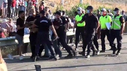 Üzüm işçilerini taşıyan traktör panelvanla çarpıştı: 3 ölü, 10 yaralı