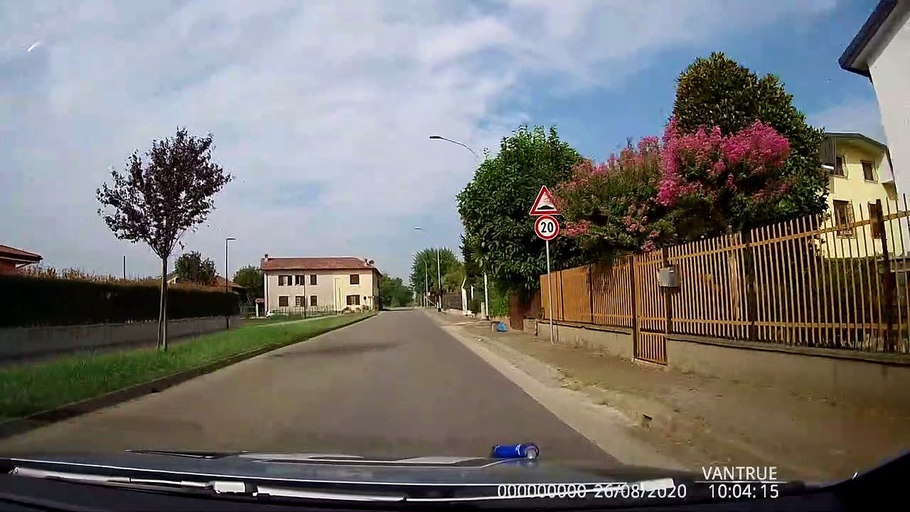 DASHCAM IDIOTI AL VOLANTE ITALY SORPASSI IMPOSSIBILI POSTEGGI SELVAGGI
