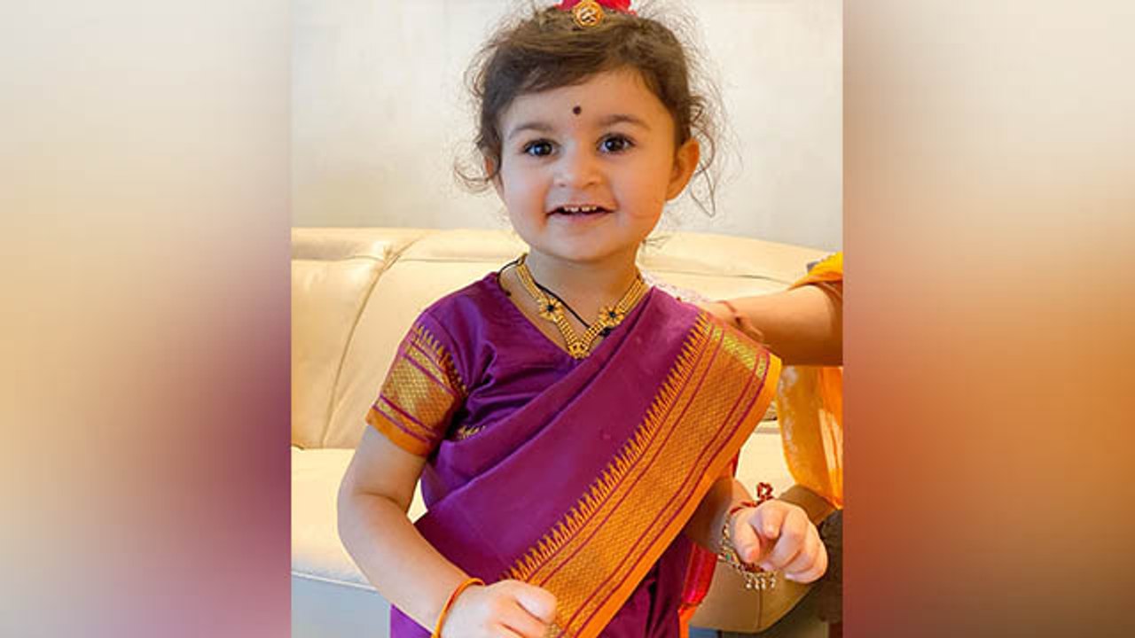 Neil Nitin Mukesh की 2 साल की बेटी ने पहनी साड़ी, लगी बेहद ही प्यारी | Boldsky