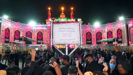 زوار كربلاء في شهر محرم يحملون "الثورة" في أدعيتهم