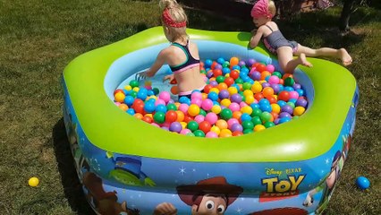 Sophia Isabella na Piscina de Bolinhas João Paulo de Carvalho Lofiego