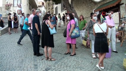 Kuşadası’nda 'Muzaffer İzgü Parkı' açıldı