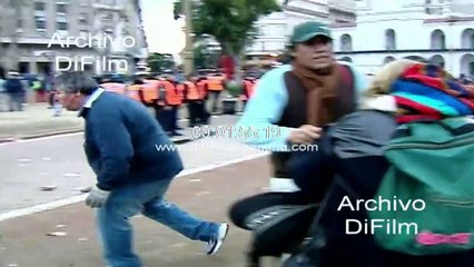 Disturbios en Plaza de Mayo con gente del Polo Obrero 2008
