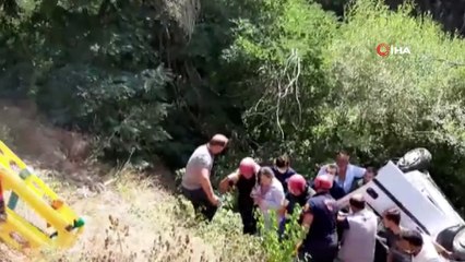 Şarampole devrilen otomobil içi vatandaşlar siper oldu, itfaiye ekipleri kurtardı