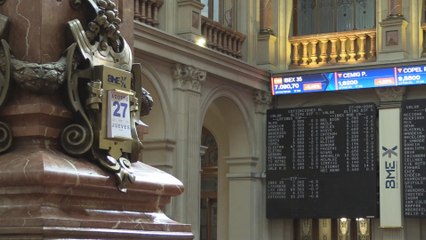 El Ibex 35 cae un 0,45 % y pierde el nivel de los 7.100 puntos