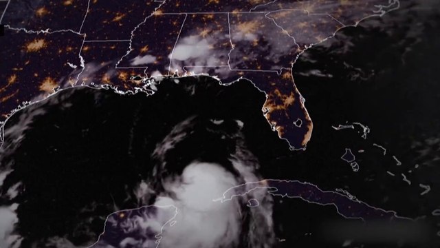 Hurricane Laura batters southern US