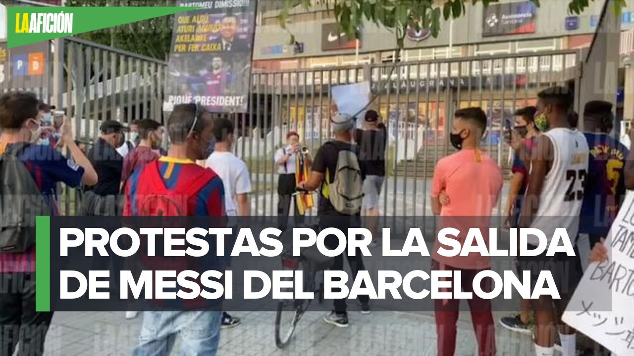 Aficionados del Barcelona lanzan huevos al Camp Nou en tercer día de protestas