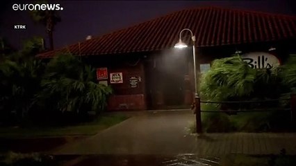 شاهد.. لورا تضرب سواحل ولاية لويزيانا الأمريكية