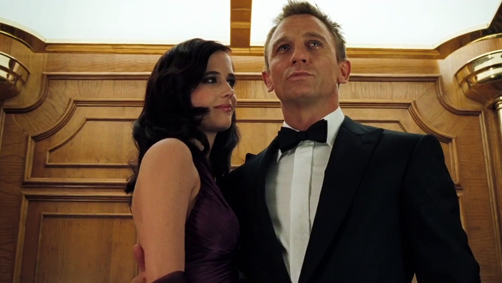 James Bond CASINO ROYALE Movie - Clip with Daniel Craig and Eva Green -  Stairwell fight - video Dailymotion