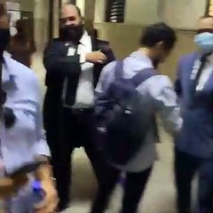 Momento en que Don Miguelo sale