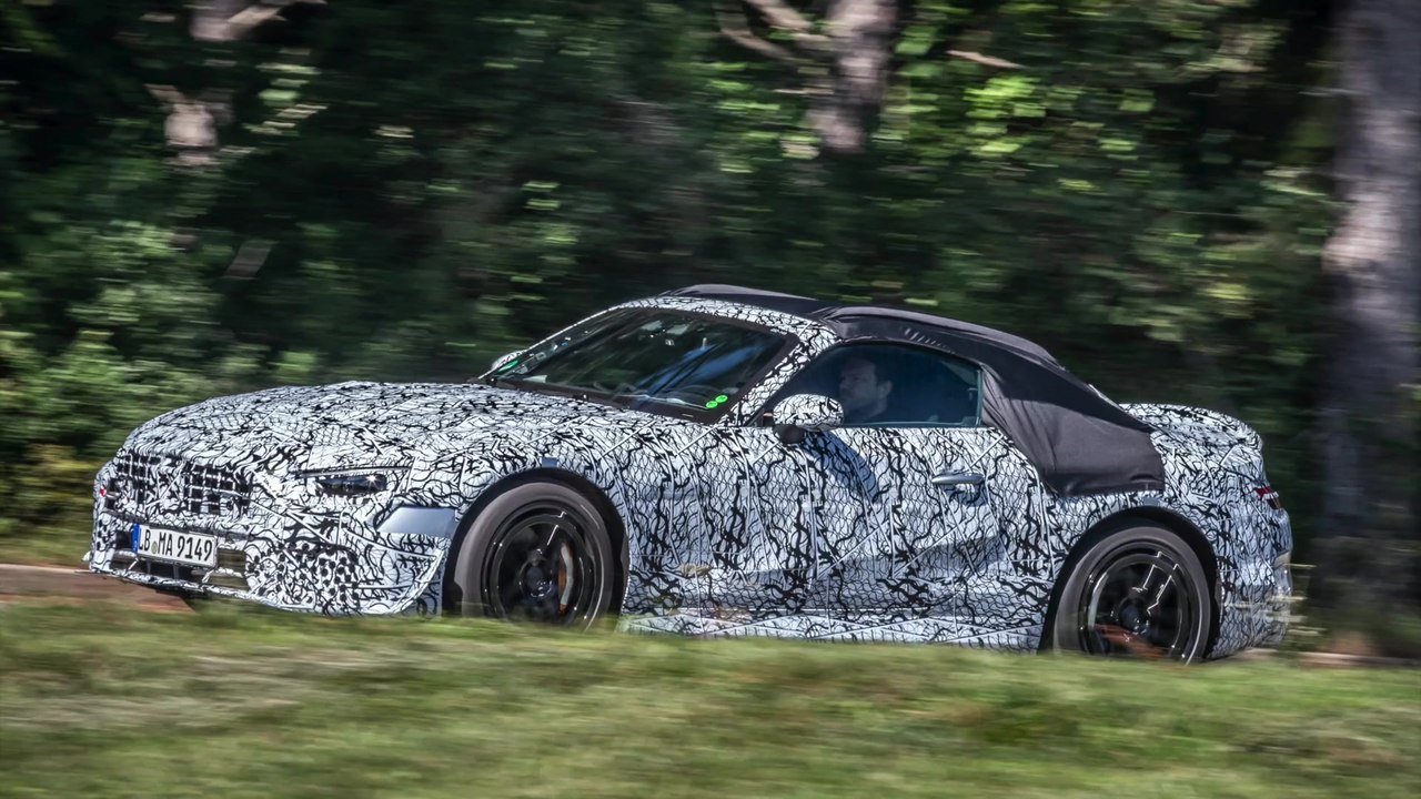 Pre-production vehicles of the new Mercedes-Benz SL Roadster embark on extensive road tests